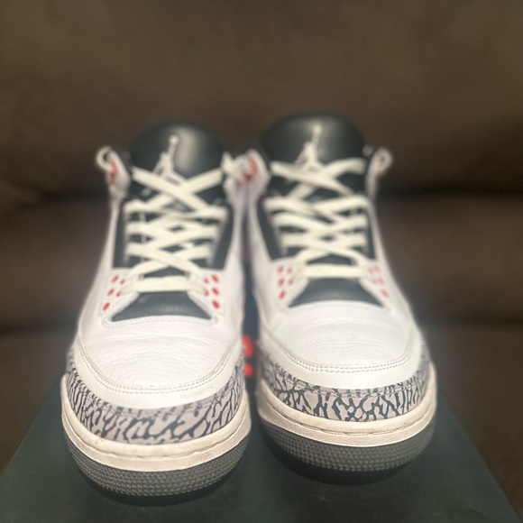 Throwback Jordan’s - Picture 2 of 4